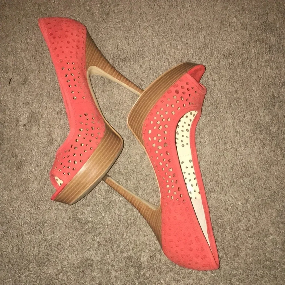 Enzo Angiolini Orange Laser Suede Platform Pumps